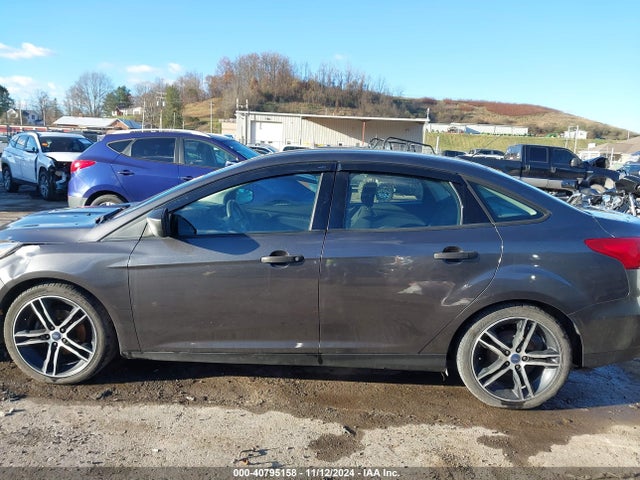 1FADP3E23JL235281 Ford FOCUS S