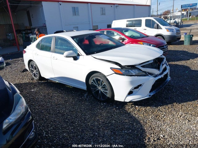 2018 4T1B11HKXJU054686 main image