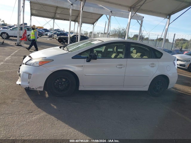 Toyota Prius Two 2015 JTDKN3DU6F0434599 Image 15