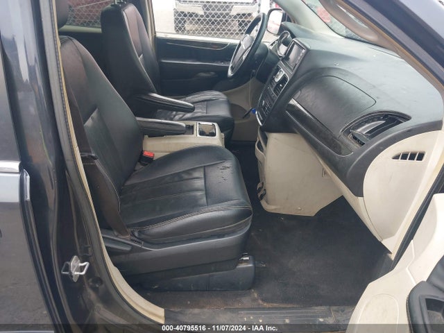 2C4RC1BG9ER447938 Chrysler Town and Country