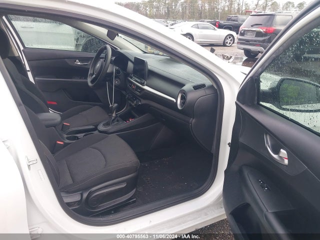 3KPF24AD0KE106407 KIA FORTE FE