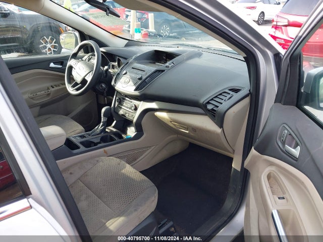 1FMCU0GD6HUA40786 Ford ESCAPE SE