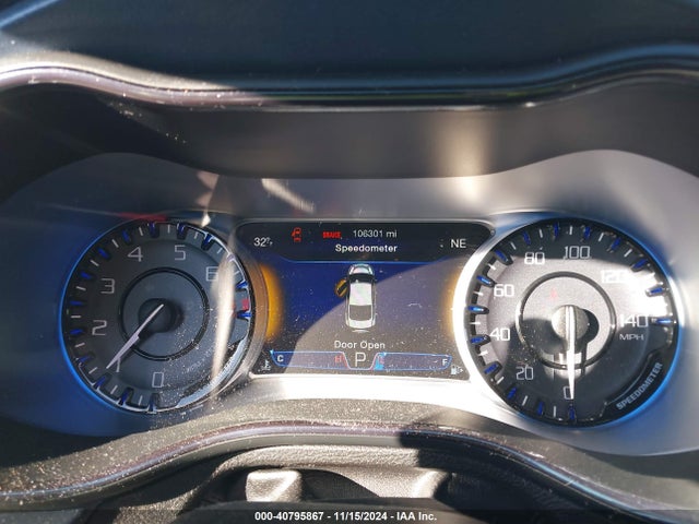 Chrysler 200 S 2015 1C3CCCDG3FN690940 Image 7
