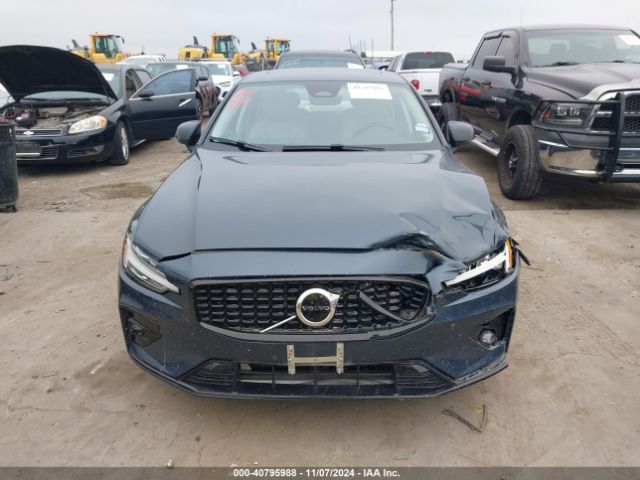 7JRL12FK6RG302879 Volvo S60 B5 Core Dark Theme
