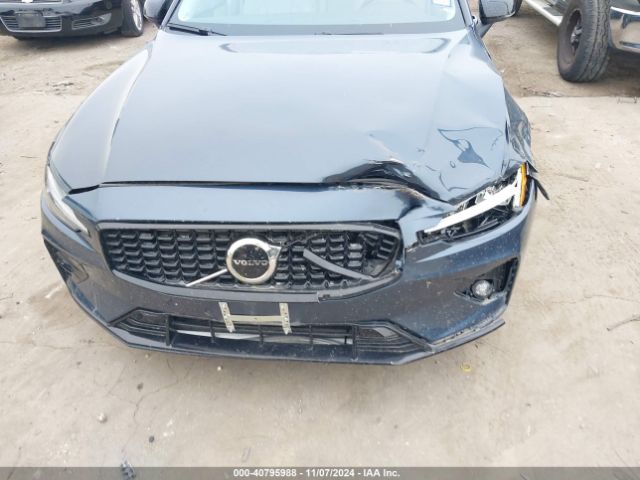 7JRL12FK6RG302879 Volvo S60 B5 Core Dark Theme