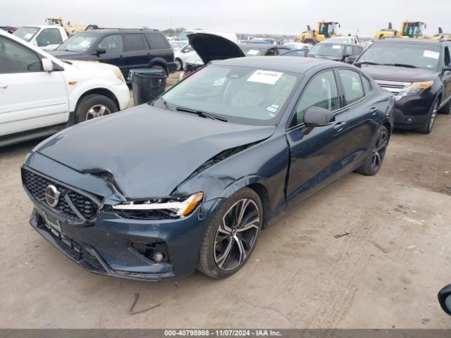 7JRL12FK6RG302879 Volvo S60 B5 Core Dark Theme