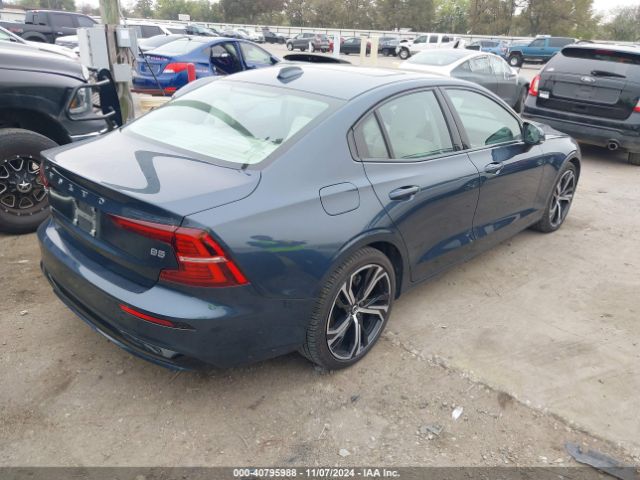 7JRL12FK6RG302879 Volvo S60 B5 Core Dark Theme