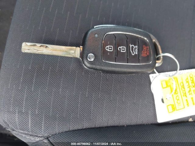 KM8J2CA47LU146213 Hyundai TUCSON SE