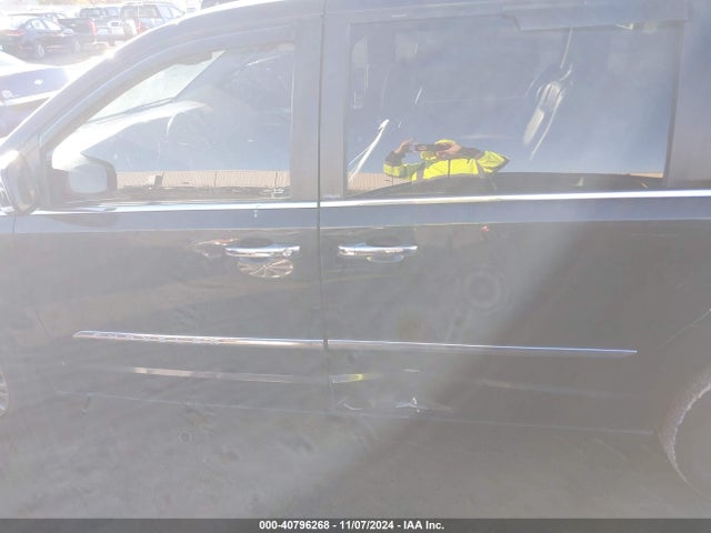2C4RC1CG2ER228513 Chrysler Town & Country Touring-l
