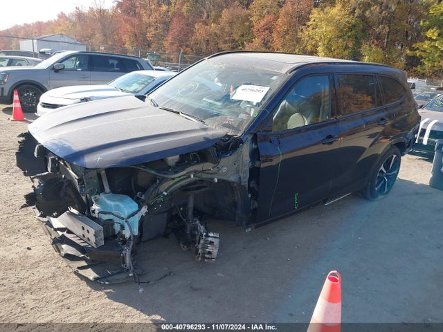 Toyota Highlander Xse 2022 5TDLZRBH7NS243951 Image 2