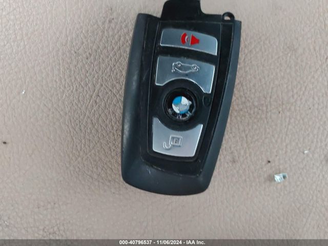 WBA8E1G55HNU13720 BMW 320i