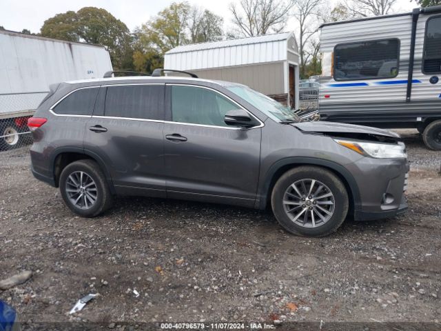5TDKZRFH2JS541341 Toyota Highlander Xle
