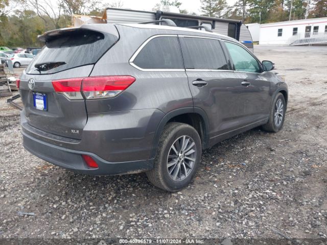 5TDKZRFH2JS541341 Toyota Highlander Xle