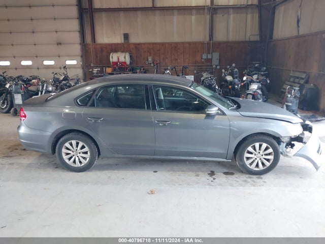 1VWAP7A34EC017808 Volkswagen Passat 2.5l Wolfsburg Edition