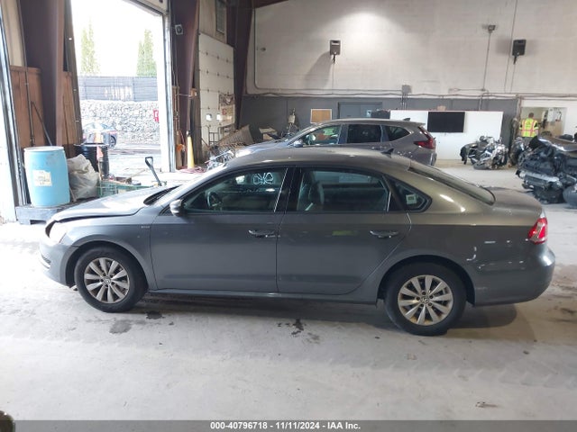1VWAP7A34EC017808 Volkswagen Passat 2.5l Wolfsburg Edition