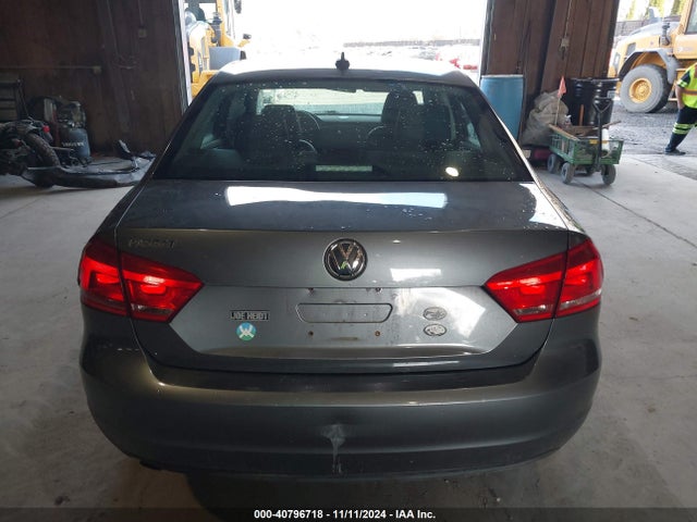 1VWAP7A34EC017808 Volkswagen Passat 2.5l Wolfsburg Edition