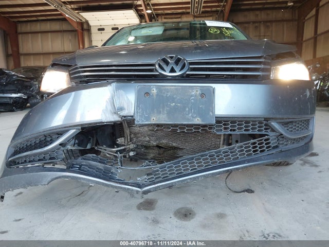 1VWAP7A34EC017808 Volkswagen Passat 2.5l Wolfsburg Edition