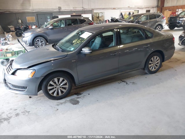 1VWAP7A34EC017808 Volkswagen Passat 2.5l Wolfsburg Edition