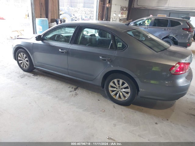 1VWAP7A34EC017808 Volkswagen Passat 2.5l Wolfsburg Edition