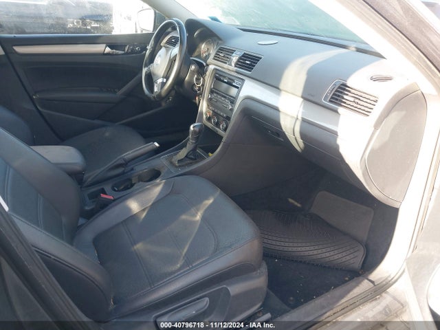 1VWAP7A34EC017808 Volkswagen Passat 2.5l Wolfsburg Edition