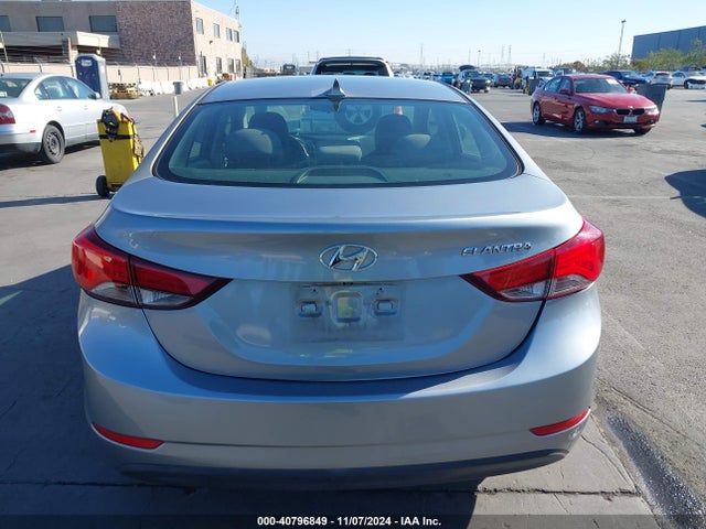 Hyundai ELANTRA SE 2015 5NPDH4AE2FH592301 Image 16