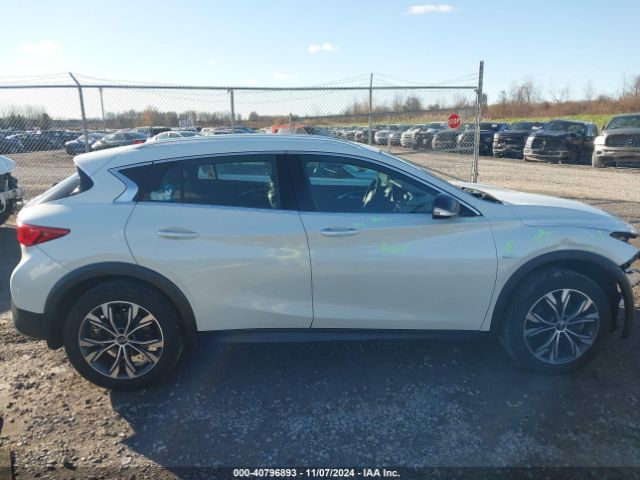 SJKCH5CR7HA031536 Infiniti Qx30 Premium