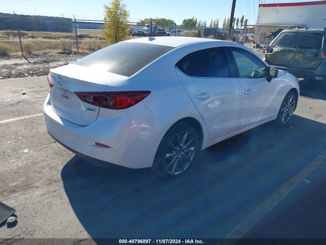 3MZBN1V37JM172556 Mazda Mazda3 Touring