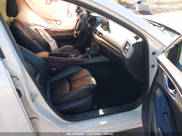 3MZBN1V37JM172556 Mazda Mazda3 Touring