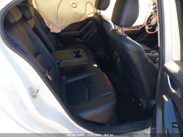 3MZBN1V37JM172556 Mazda Mazda3 Touring