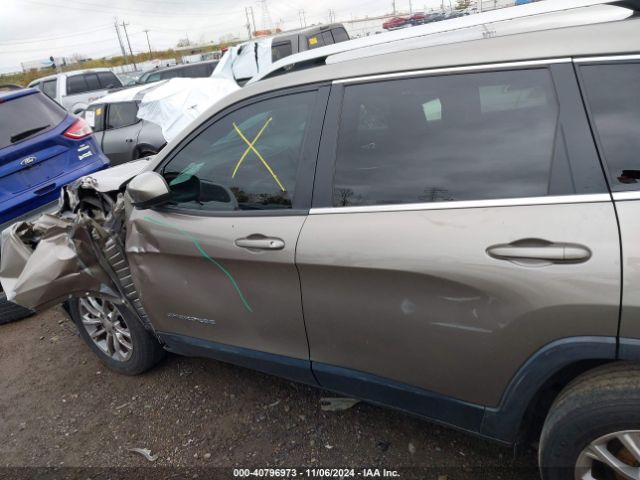 1C4PJLCB3KD171511 Jeep Cherokee Latitude Fwd