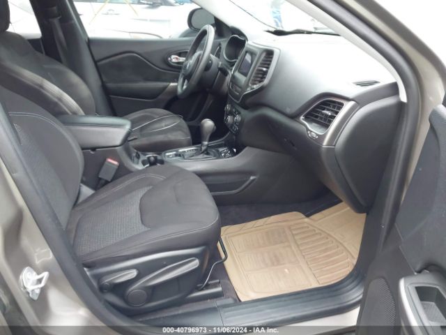 1C4PJLCB3KD171511 Jeep Cherokee Latitude Fwd