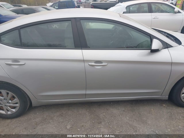 Hyundai ELANTRA SE 2019 5NPD74LF4KH482661 Image 13