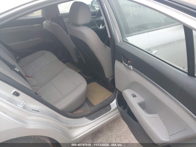 Hyundai ELANTRA SE 2019 5NPD74LF4KH482661 Image 8