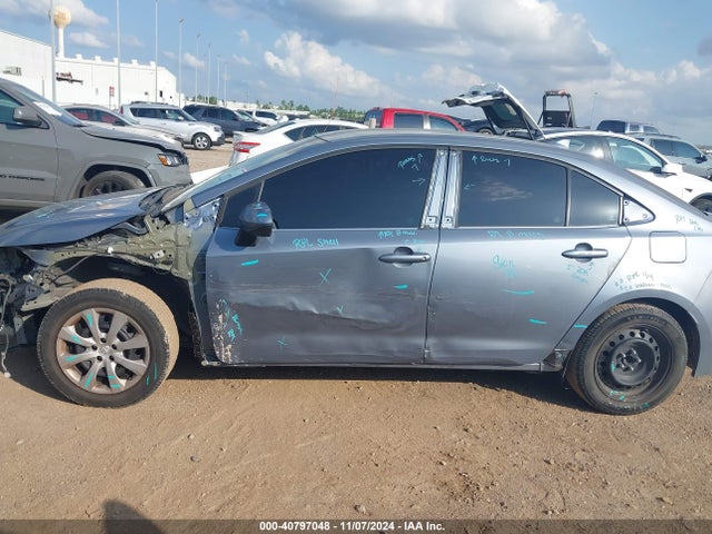 2022 Toyota Corolla Le მანქანა იყიდება აუქციონზე, vin: 5YFEPMAE2NP285123, აუქციონის ნომერი: 40797048