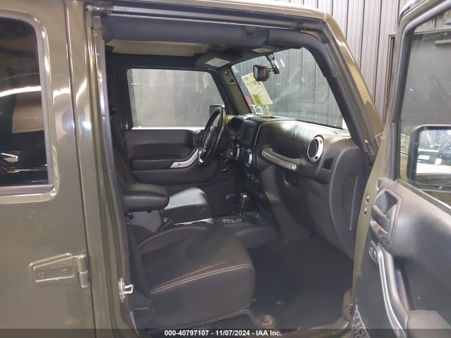 1C4BJWEG2GL162090 Jeep Wrangler Unlimited Sahara