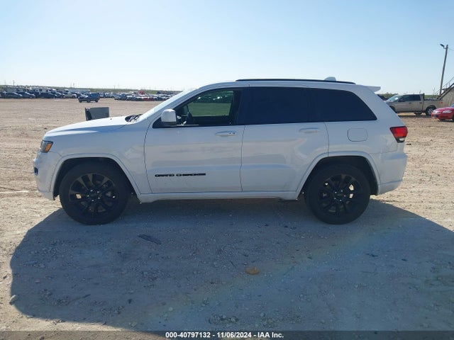 1C4RJEAG4JC359011 Jeep Grand Cherokee Altitude 4x2