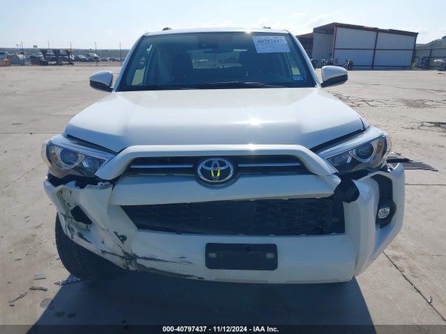 Toyota 4RUNNER SR5 2023 JTEMU5JR8P6090226 Image 12