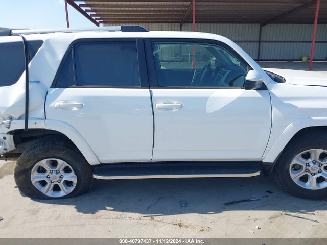 Toyota 4RUNNER SR5 2023 JTEMU5JR8P6090226 Image 13