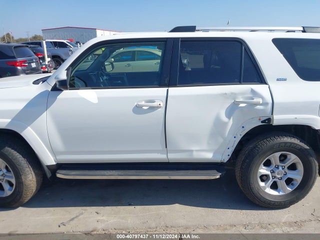 Toyota 4RUNNER SR5 2023 JTEMU5JR8P6090226 Image 14