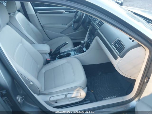 1VWBT7A33GC031217 Volkswagen Passat 1.8t Se