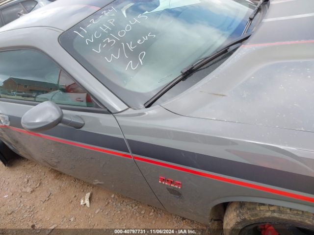 2C3CDZDJ0JH310045 Dodge Challenger Srt 392