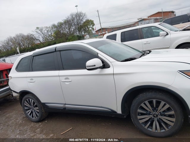 JA4AD3A30KZ038694 Mitsubishi Outlander Se