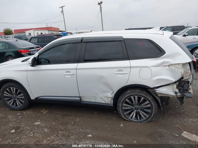 JA4AD3A30KZ038694 Mitsubishi Outlander Se