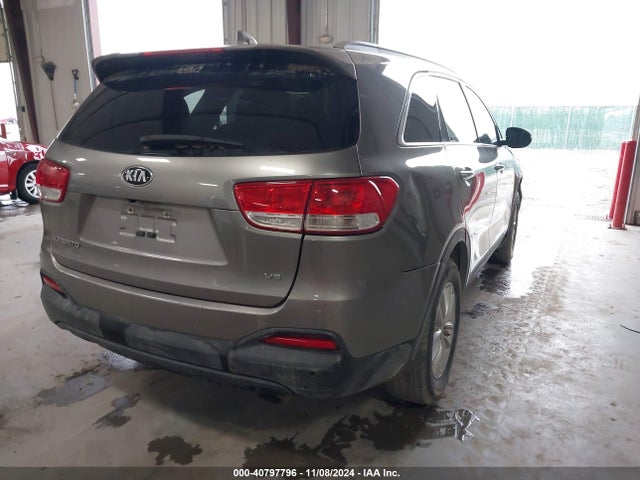 KIA Sorento Lx V6 2017 5XYPGDA57HG302497 Image 4