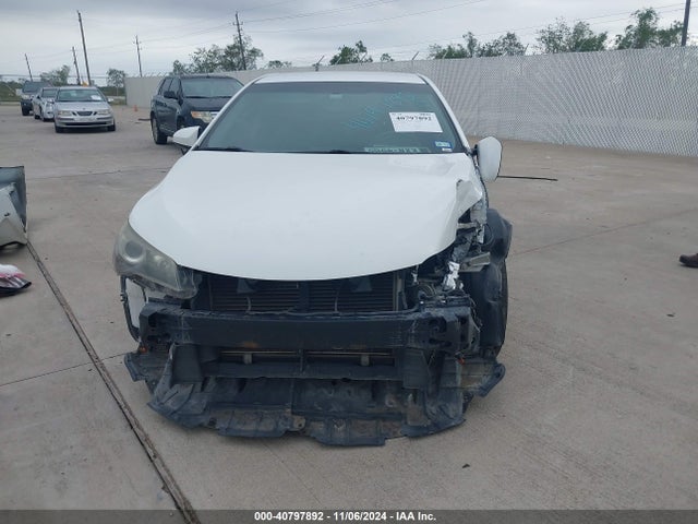 4T1BF1FK3FU889783 Toyota CAMRY SE
