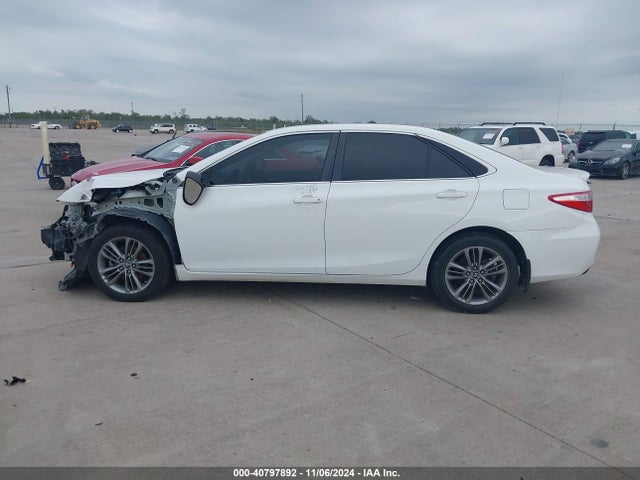 4T1BF1FK3FU889783 Toyota CAMRY SE