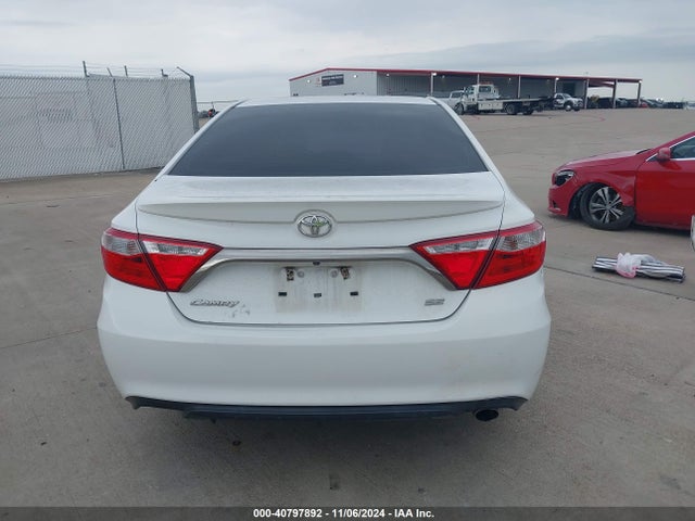 4T1BF1FK3FU889783 Toyota CAMRY SE