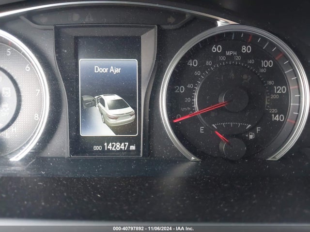 4T1BF1FK3FU889783 Toyota CAMRY SE