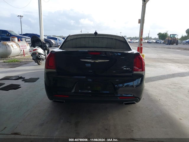 Chrysler 300 2018 2C3CCABG8JH234845 Image 17