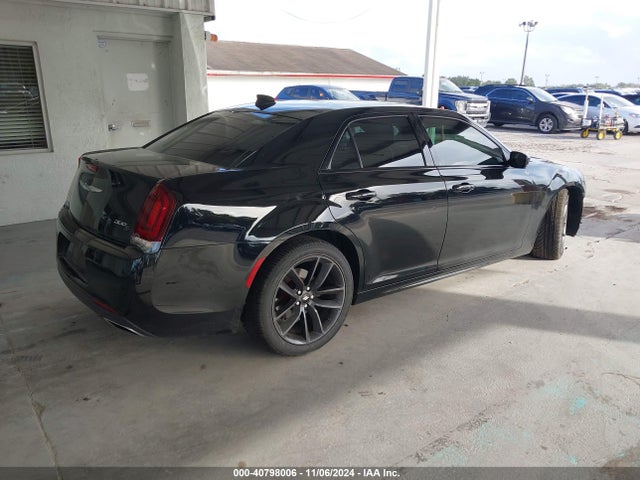 2C3CCABG8JH234845 Chrysler 300